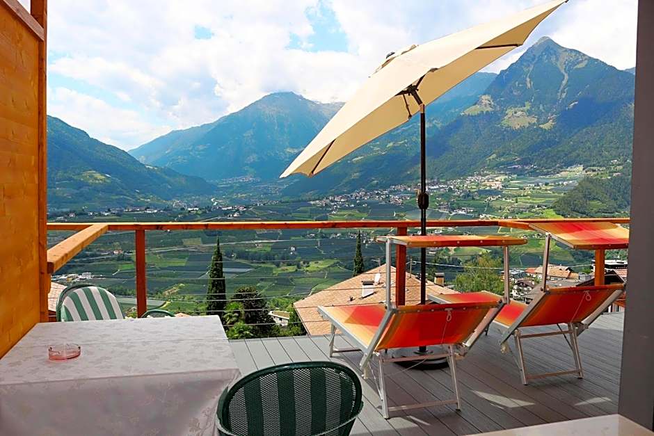 Schenna Garni Eden Bed & Breakfast