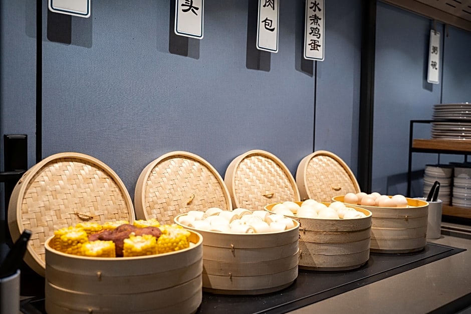 Hanting Hotel Wuhan Hongshan Square Metro Station