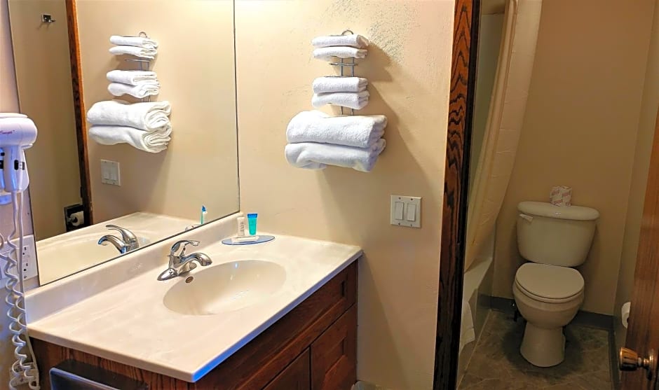 Red Carpet Inn - Windom