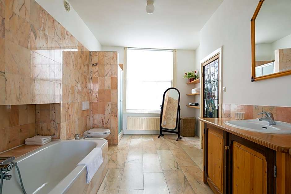 Amsterdam House Hotel