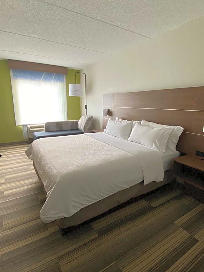 Holiday Inn Express Hotel & Suites Warrenton By IHG