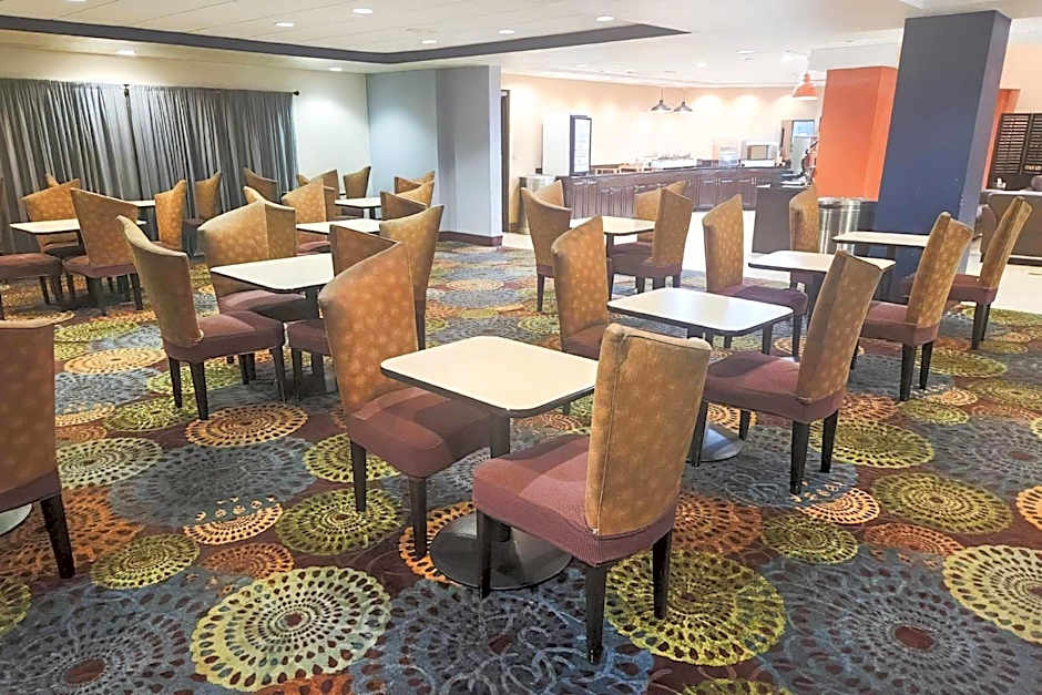 Country Inn & Suites by Radisson, Tyler University Area