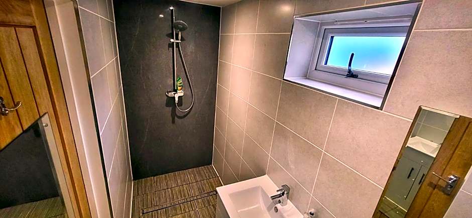 Deepcut Lodge Bed & Breakfast Self Service