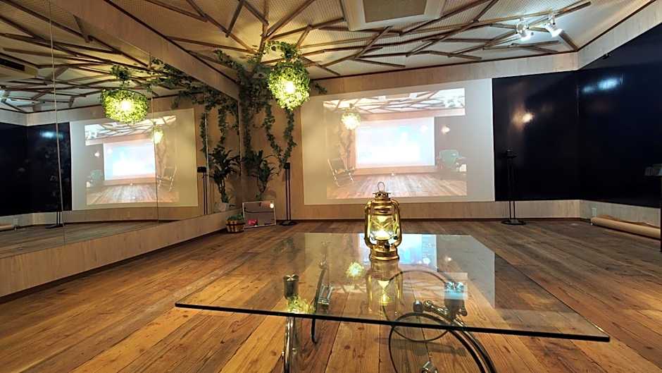Grand Piano & Shinjuku 5min walk from station