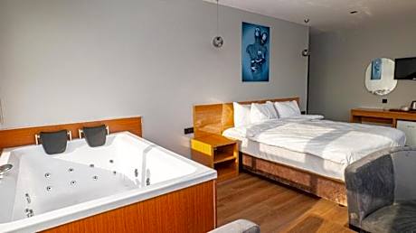 King Room with Spa Bath