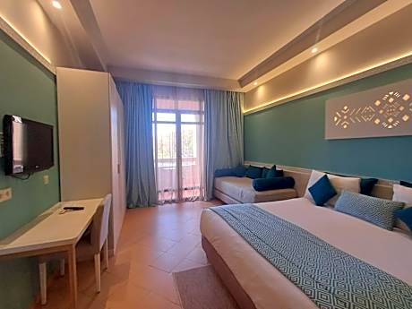 Triple Room (3 adults + 0 child)