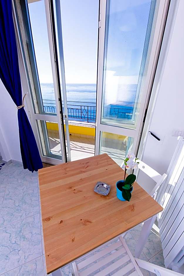 On the beach Sea-view&Kitchen In Room