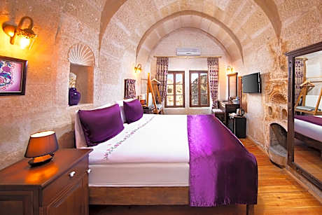 Deluxe - 1 King Bed