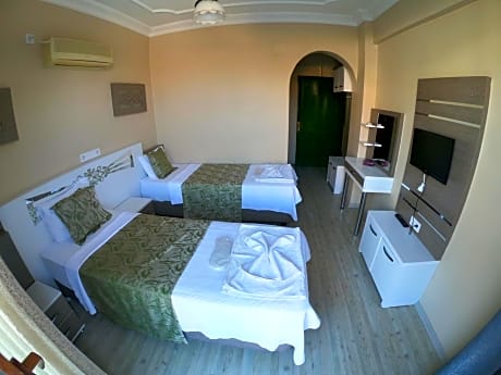 Twin Room with Free Two-Way Airport Shuttle