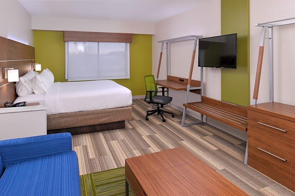 Holiday Inn Express & Suites Raleigh NE - Medical Ctr Area By IHG