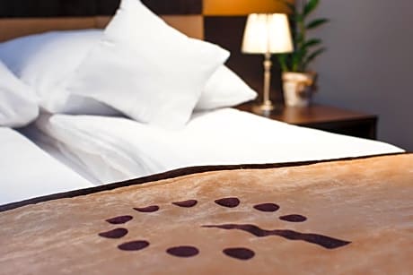 double single use queen size bed