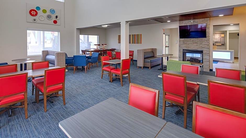 Holiday Inn Express & Suites Detroit - Farmington Hills By IHG