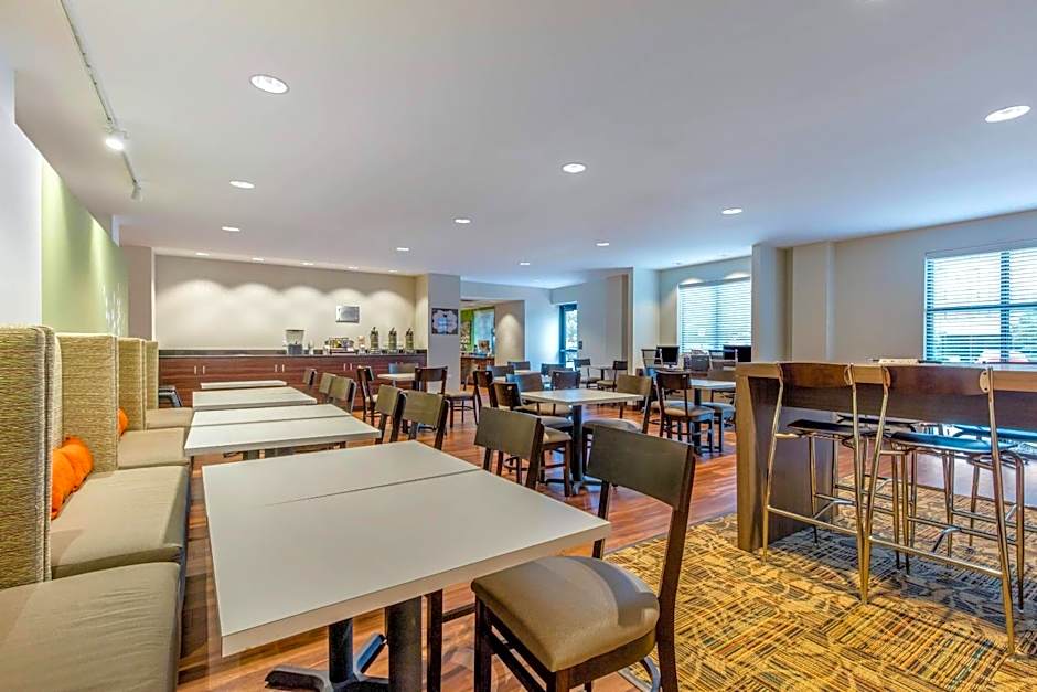 MainStay Suites St. Louis Airport