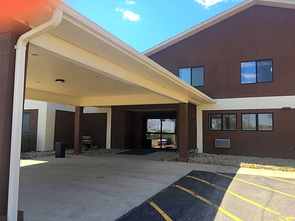 Super 8 by Wyndham Blue Earth