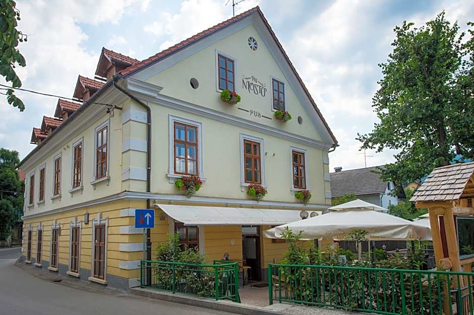 Hotel Pri mostu