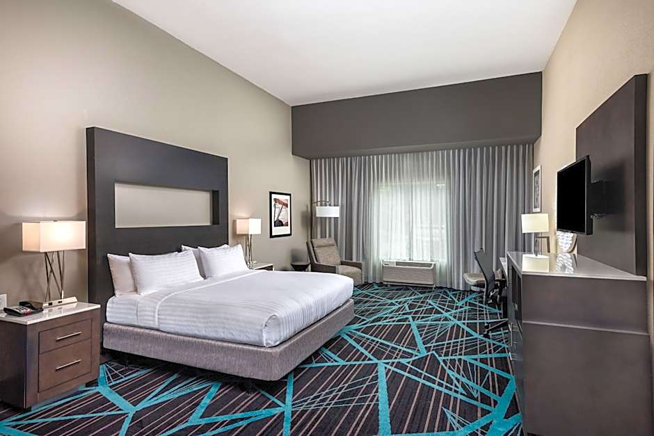 Holiday Inn Express & Suites Charlotte Airport By IHG