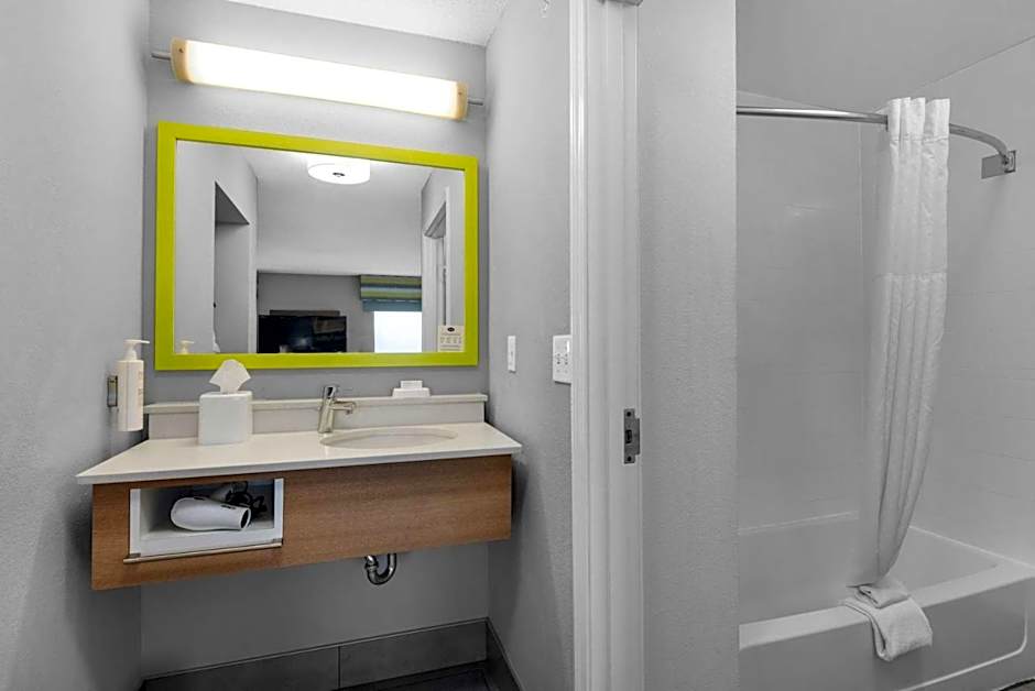 Hampton Inn By Hilton & Suites Pensacola I-10 N At University Town Plaza