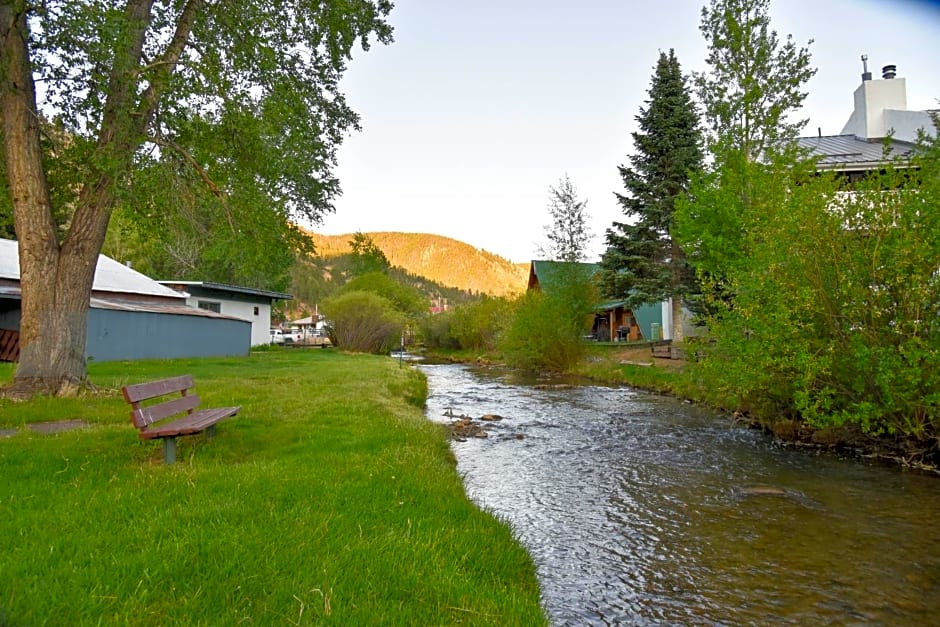 Alpine Lodge Red River