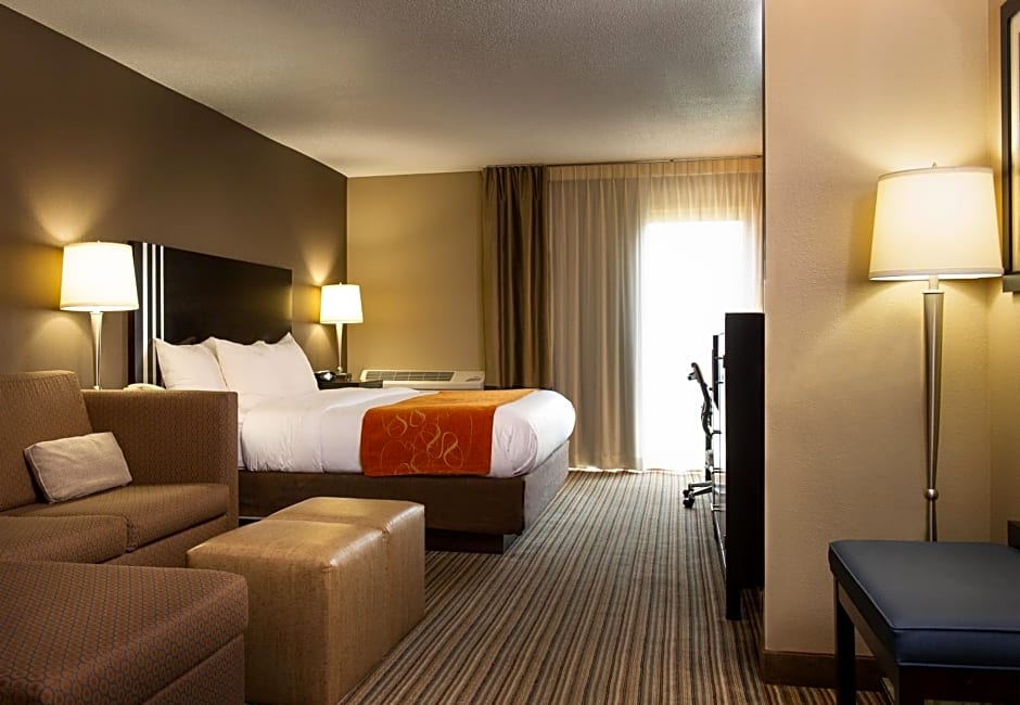 Holiday Inn Express & Suites Hayward, an IHG Hotel