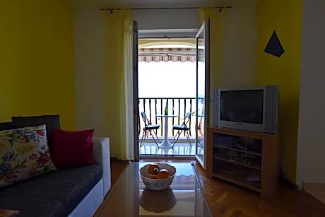 Holiday apartment with a balcony and sea view, just 300 metres from the beach
