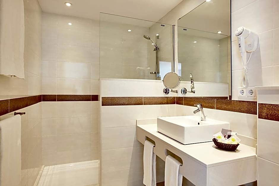 Universal Hotel Marqu