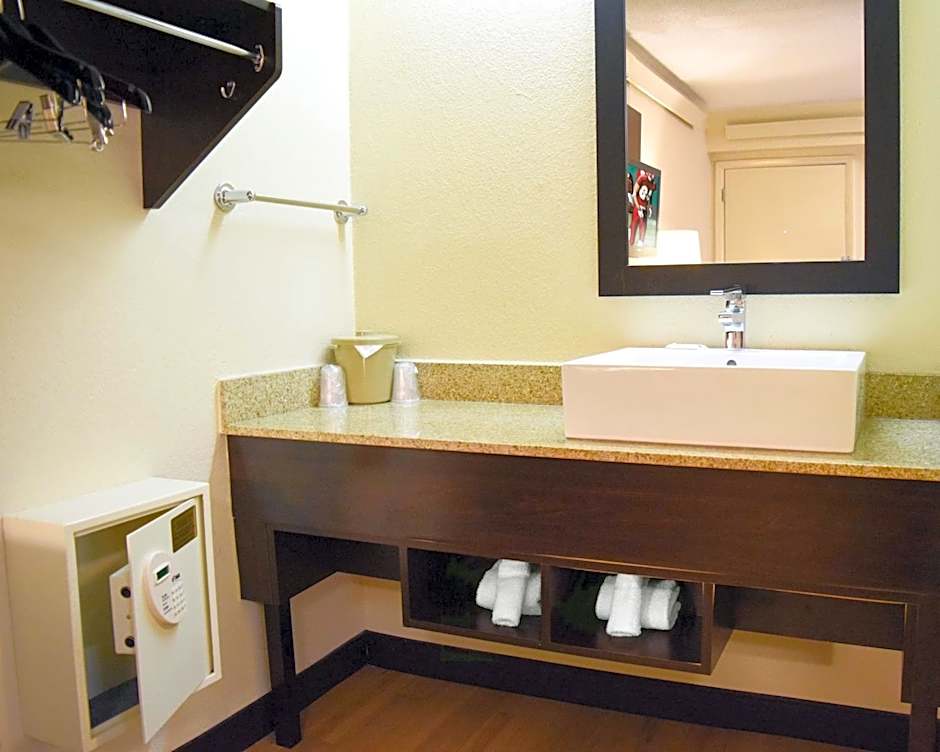 Red Roof PLUS+ University at Buffalo - Amherst