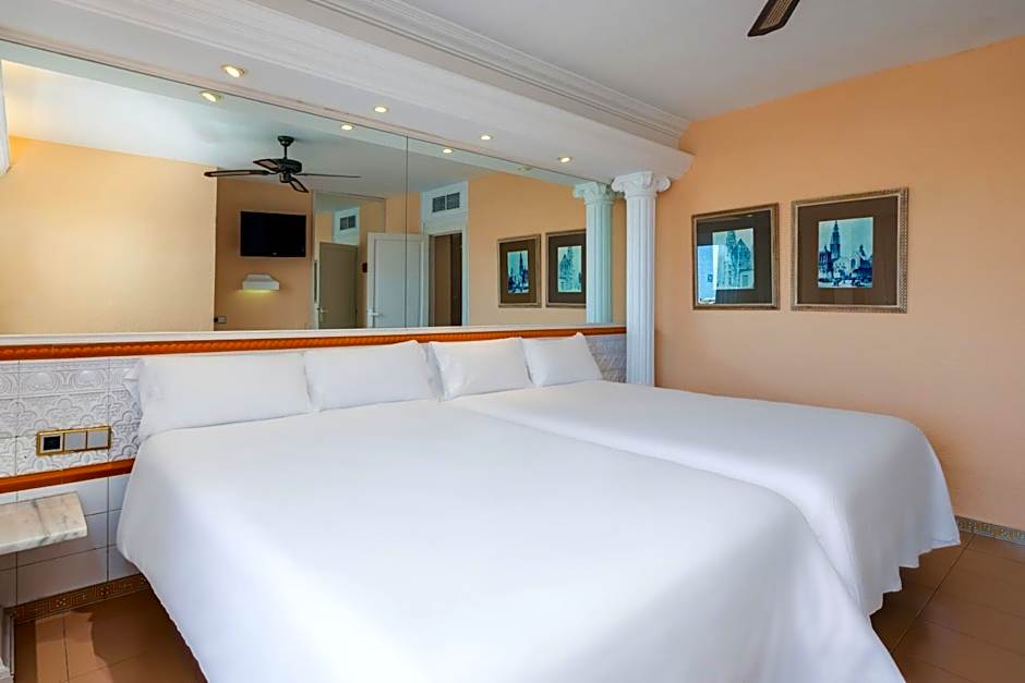 Playacapricho Hotel