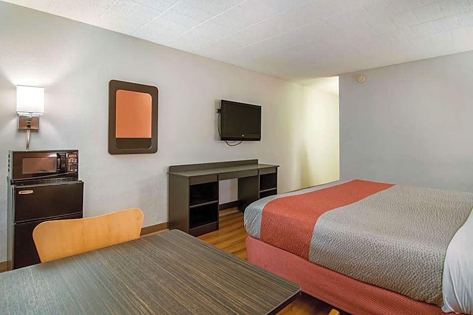 Motel 6-New Stanton, PA