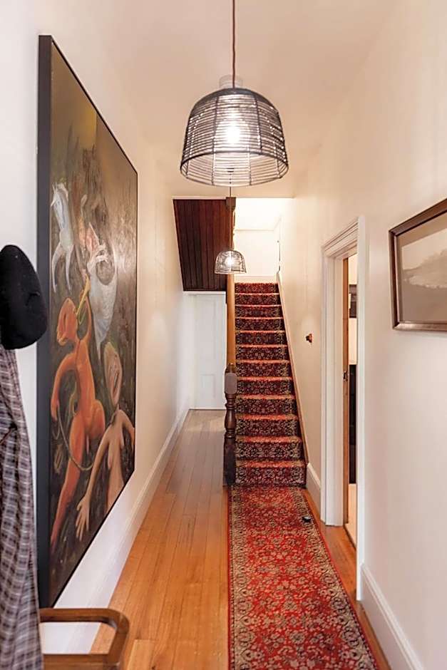 Serenity and style in Sandy Bay