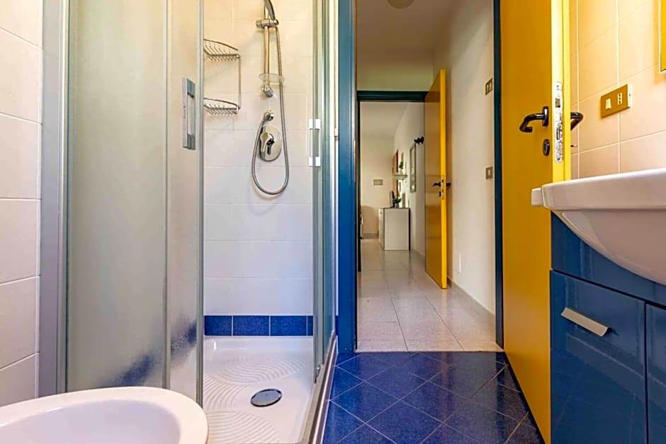 Welcoming flat just a short walk from the sea