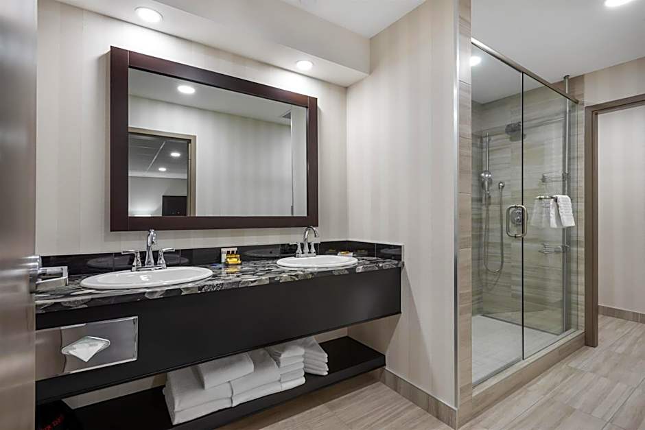 Best Western Plus Port O'Call Hotel