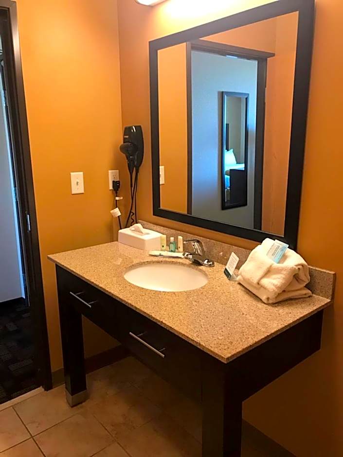 Quality Inn & Suites Minot North