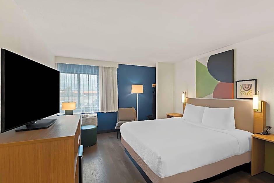Photo 1 of 3 of 1 King Bed, Mobility Accessible, Roll in Shower