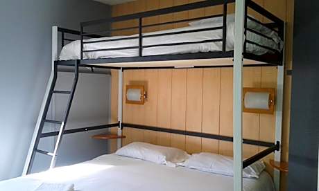 Family Room (2 Adults + 1 Child)