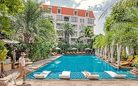 Palace Gate Hotel & Resort