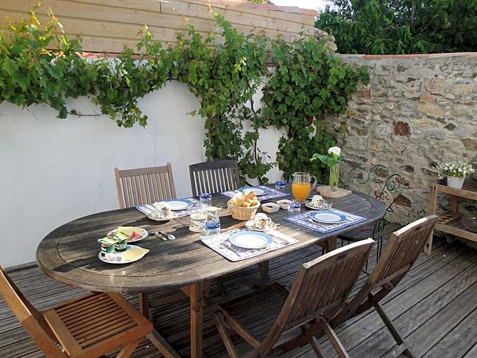 Le Buzet Bleu Bed & Breakfast