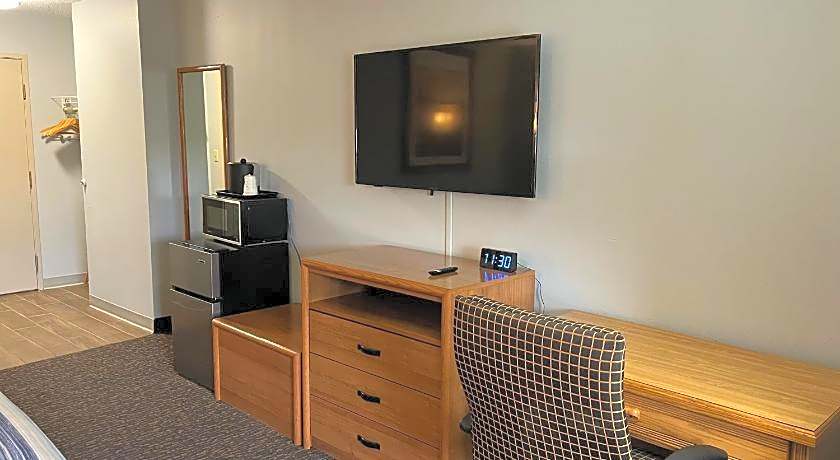 Days Inn & Suites by Wyndham Williamsburg IA North