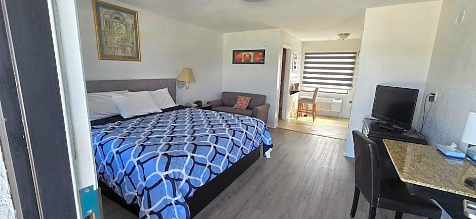 Merida Inn & Suites
