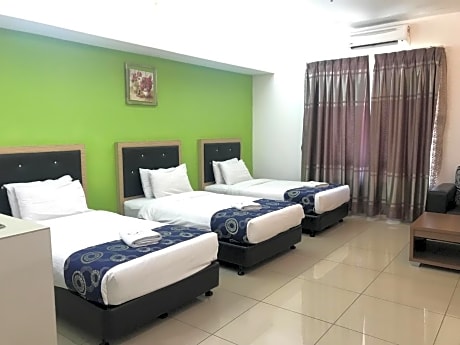 Deluxe Triple Room
