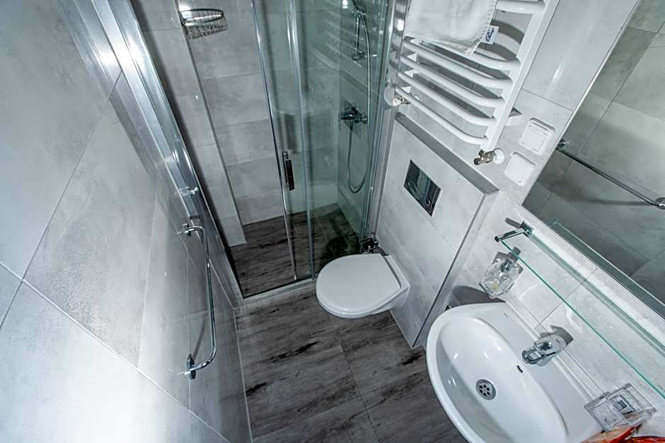 OŚRODEK KOLONIJNO WCZASOWY MEWA - przy plaży z basenem z podgrzewaną wodą i mini SPA
