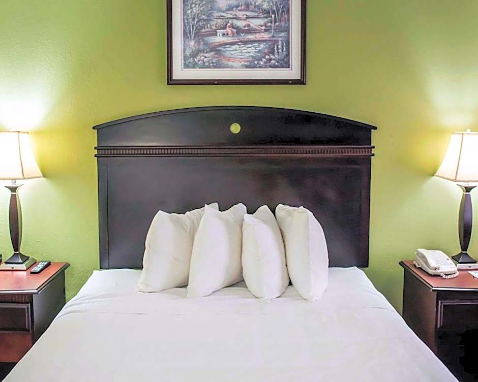 Quality Inn Chipley I-10 at Exit 120