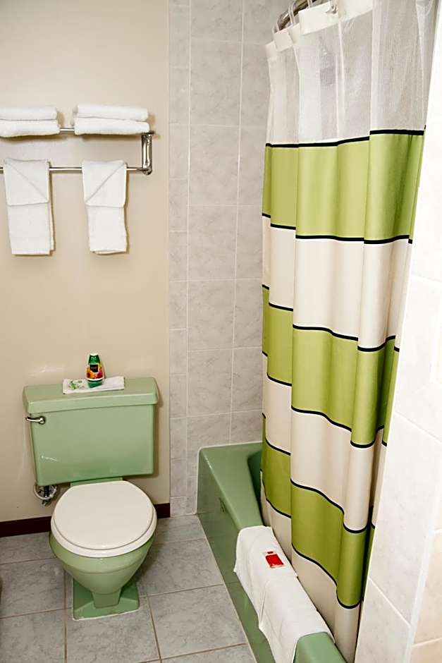Red Carpet Inn and Suites Plymouth