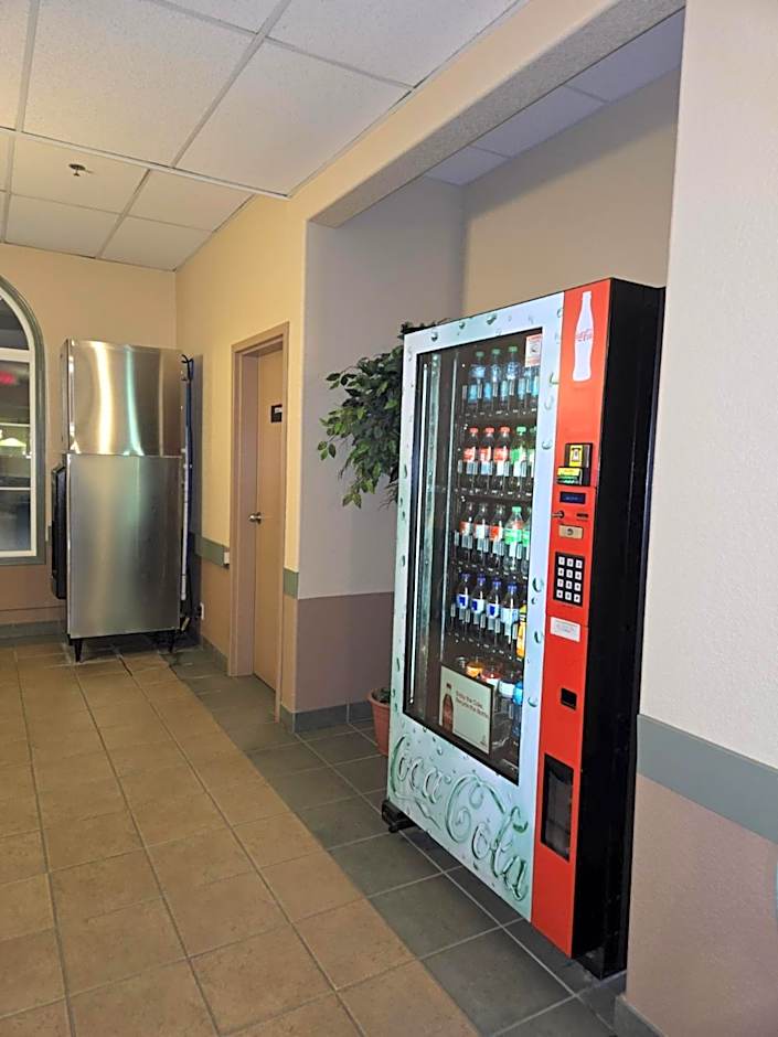 Super 8 by Wyndham Swan River MB