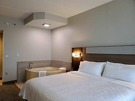 Queen Room with Spa Bath