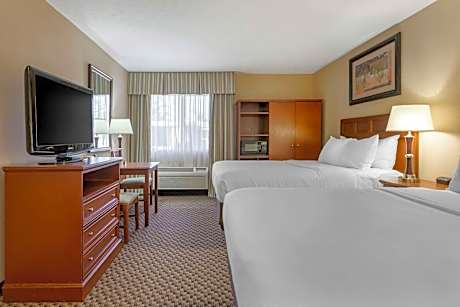 2 Queen Beds Suite Nonsmoking