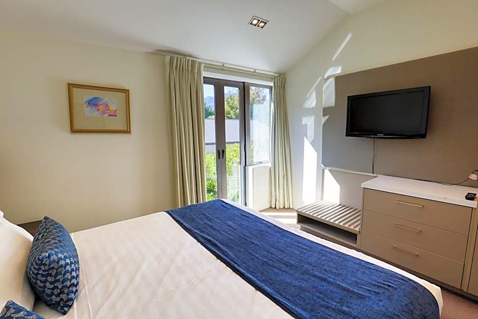 Garden Court Suites & Apartments