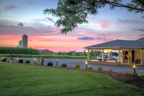 Harvest Drive Family Inn - Renovated Rooms
