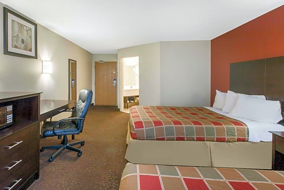 Travelodge by Wyndham Romulus Detroit Airport