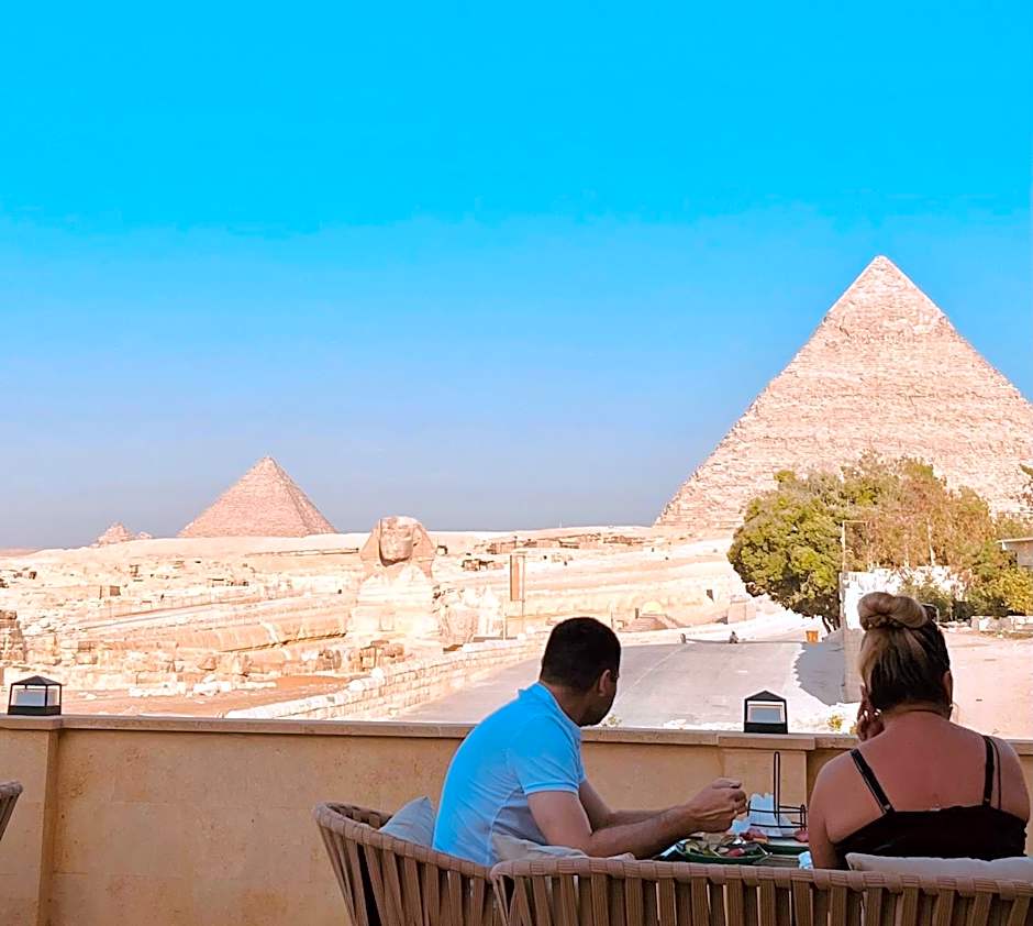 The Gate Hotel Front Pyramids & Sphinx View