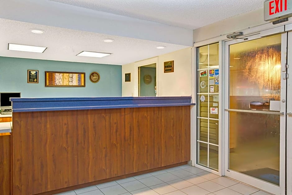 Travelodge Suites by Wyndham MacClenny